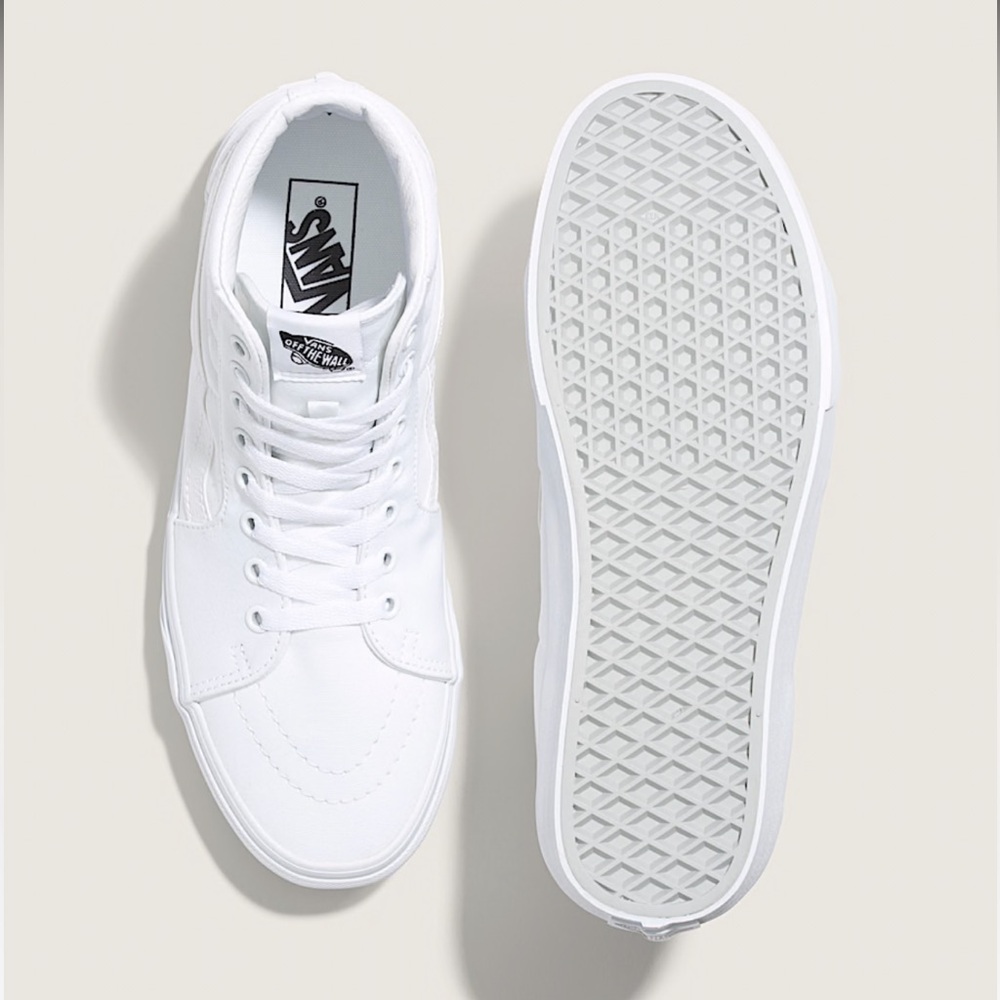 Vans Men’s Sk8-Hi Sneakers
True White
VN000D5IW00
Lifestyle, Original Icon, Canv - Picture 3 of 16